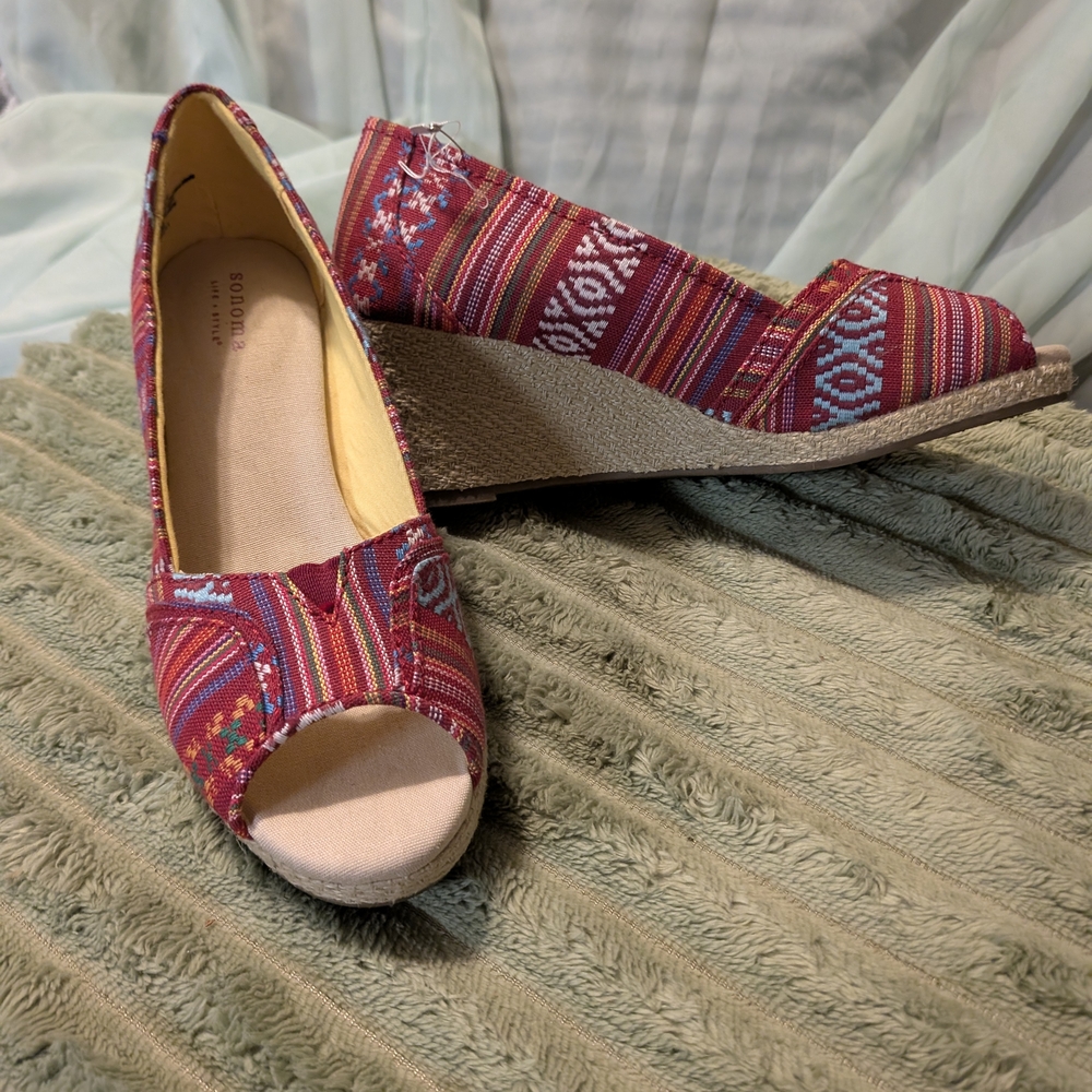 Sonoma Red and Blue Patterned Platform Wedges 7.5